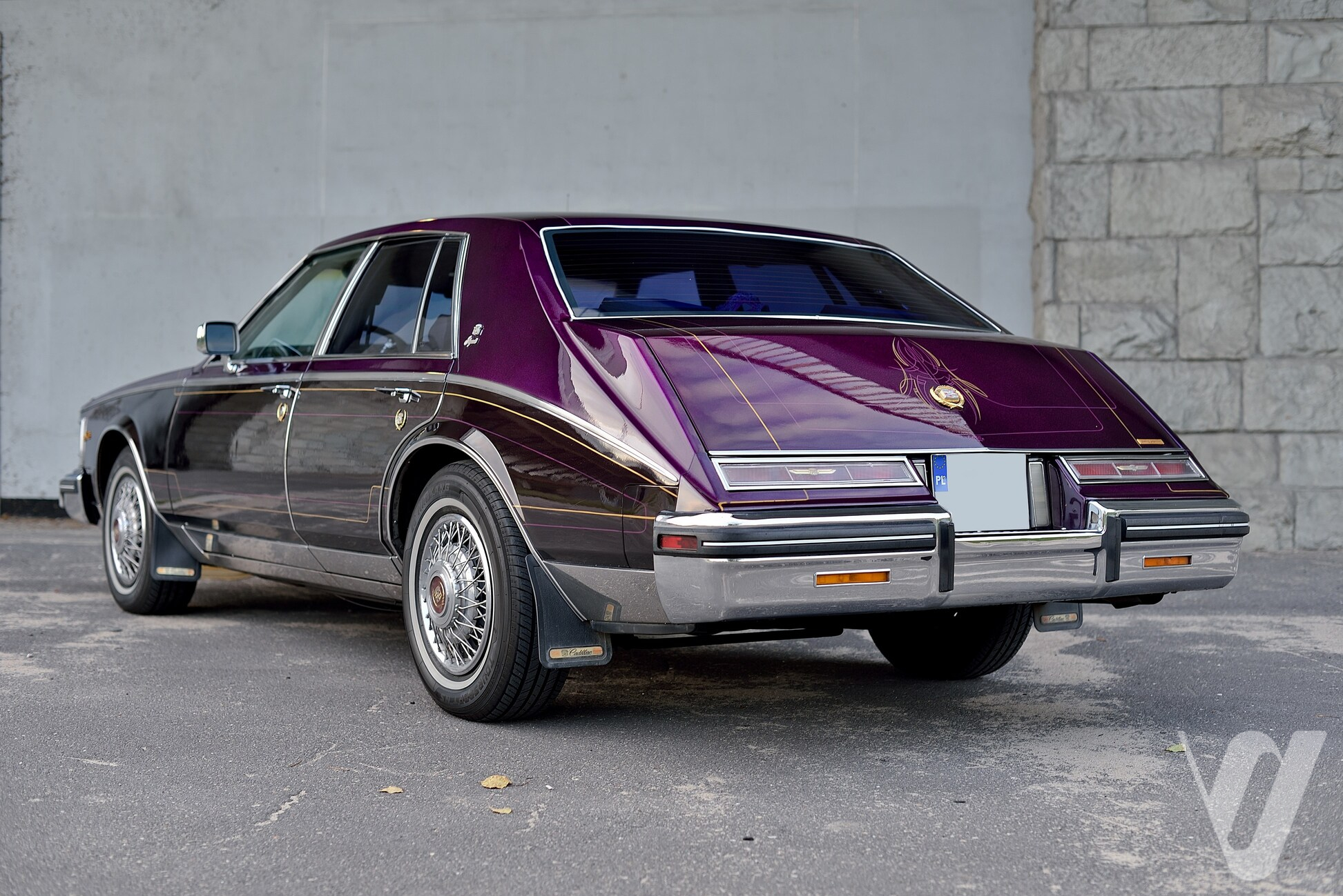 Cadillac Seville — ujęcie na drodze